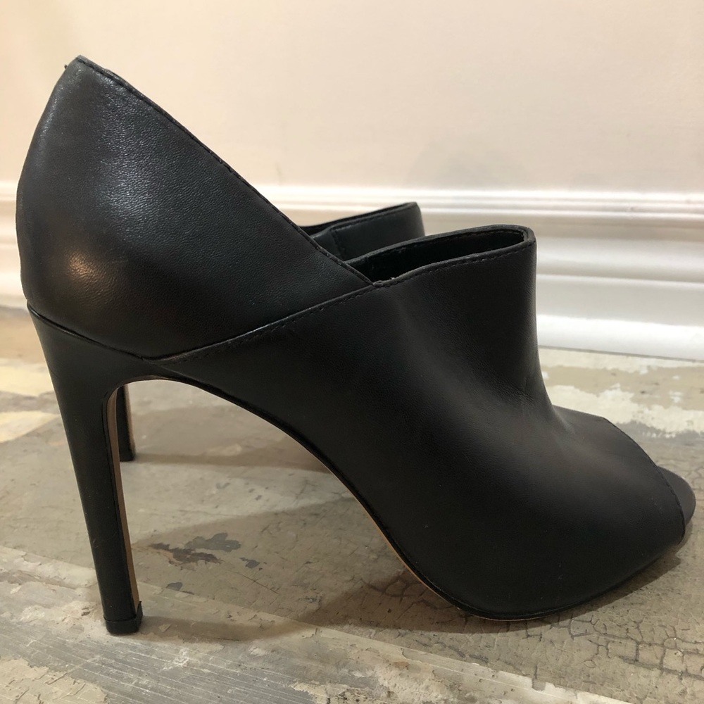 Vince Camuto size 9 heels